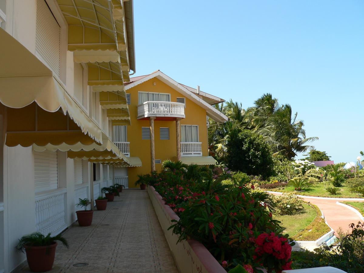 Appart' Hotel Montjoyeux Les Vagues Cayenne Bagian luar foto