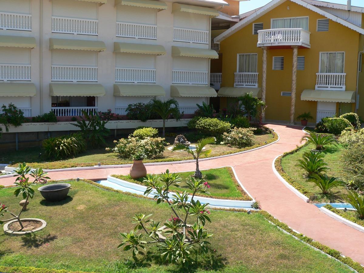 Appart' Hotel Montjoyeux Les Vagues Cayenne Bagian luar foto